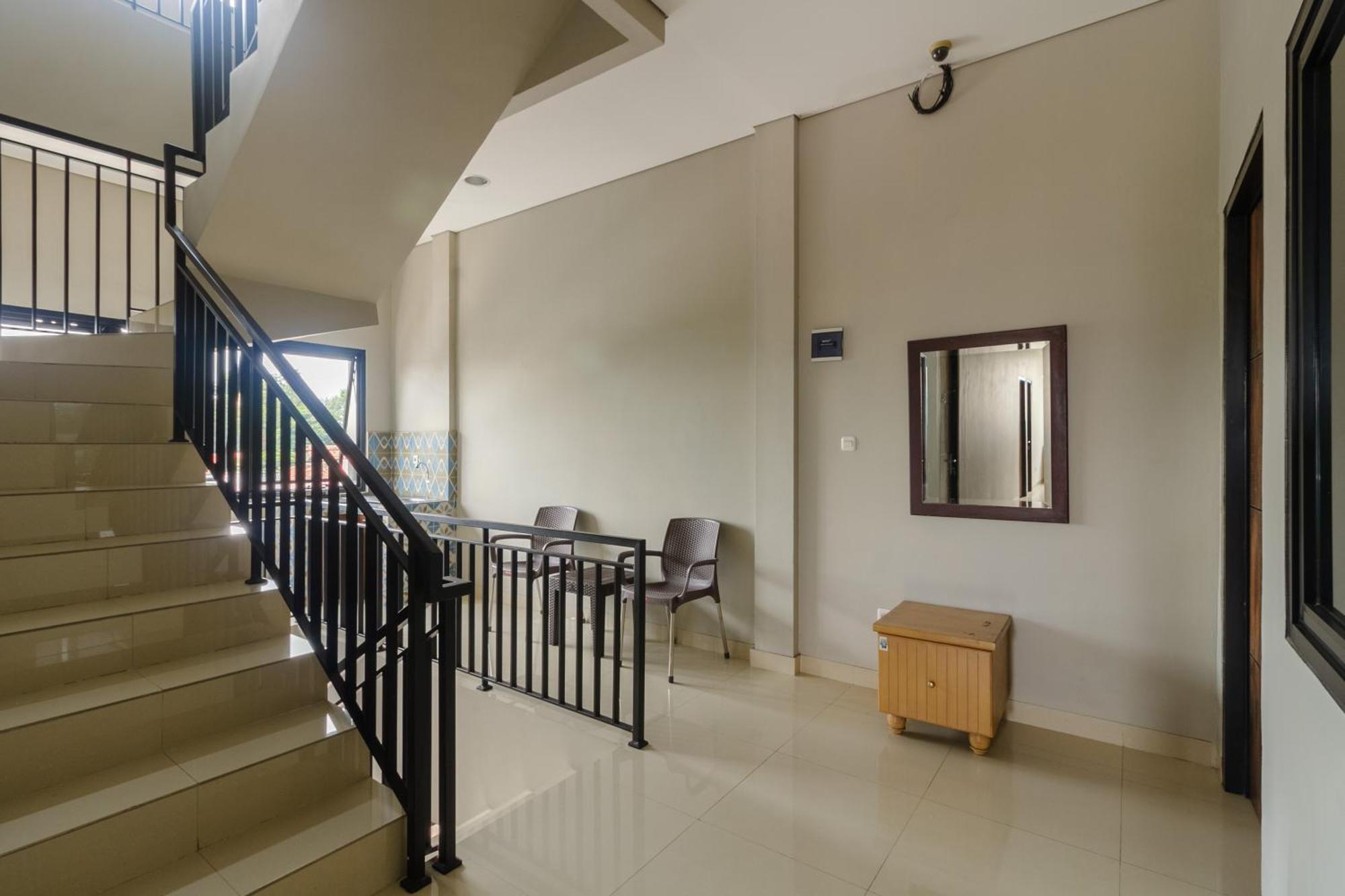 Reddoorz Near Puri Indah Mall Jakarta Exterior photo